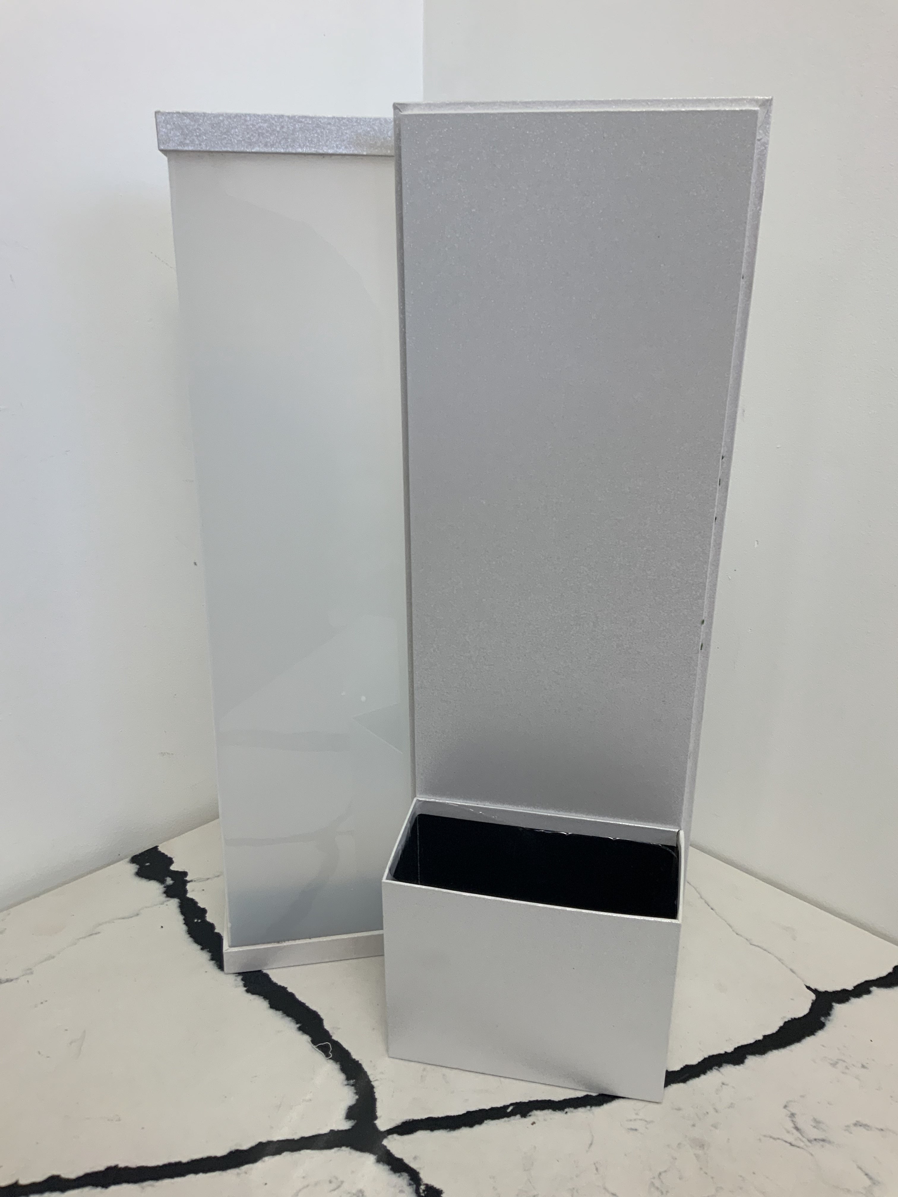 1 dozen roses white rectangular box