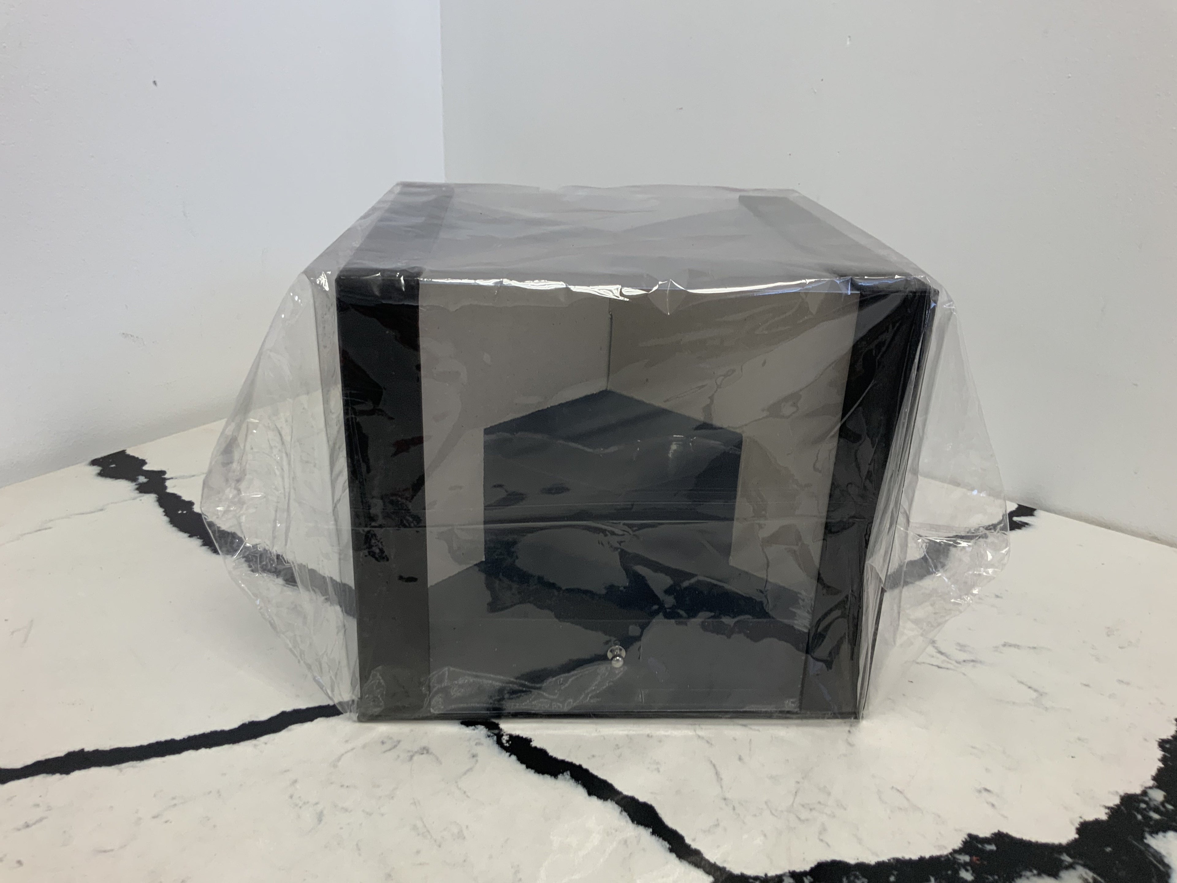 Square Acrylic Heart Floral Box - black- Medium