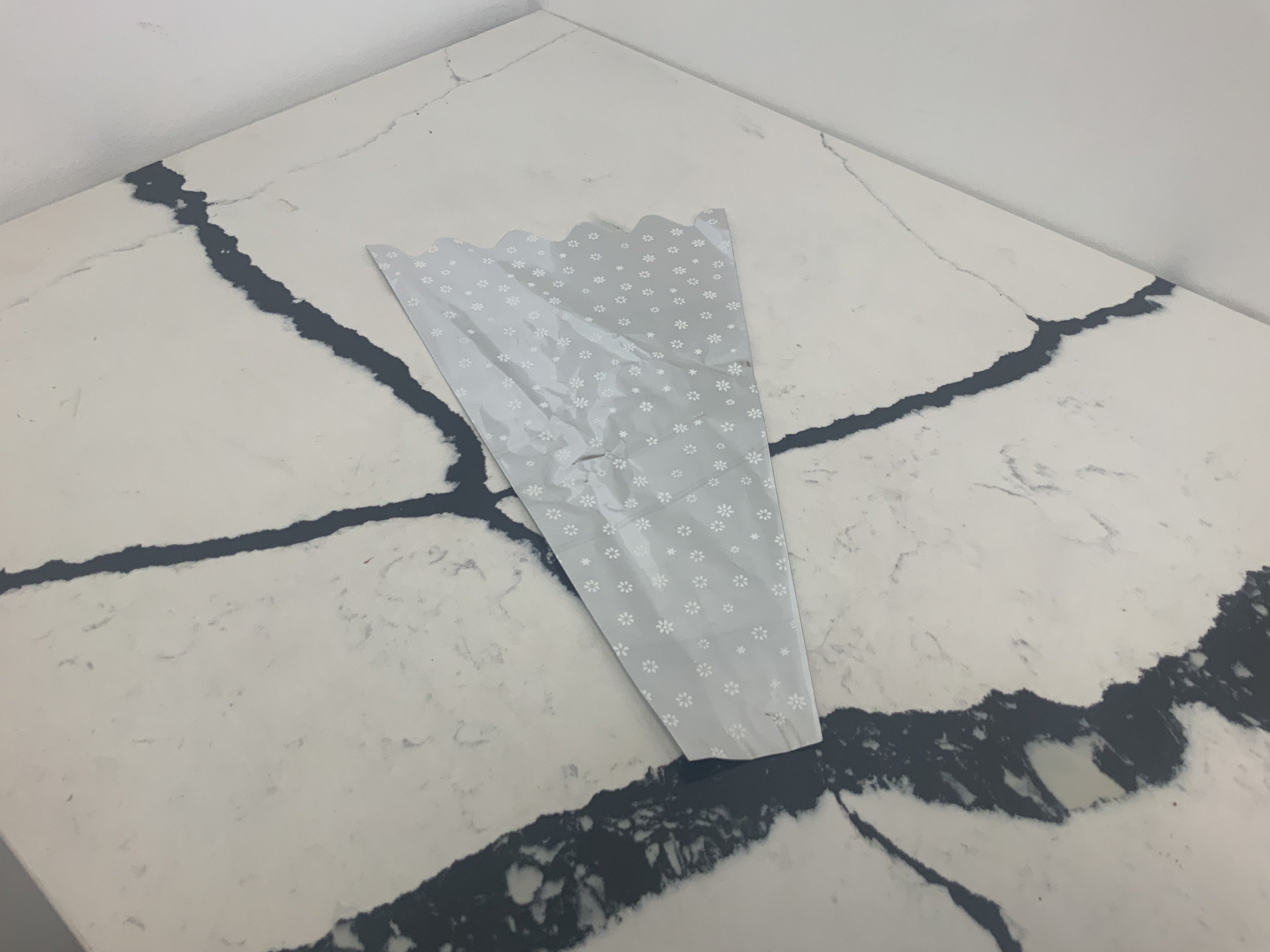 Sliver flower pattern sleeves