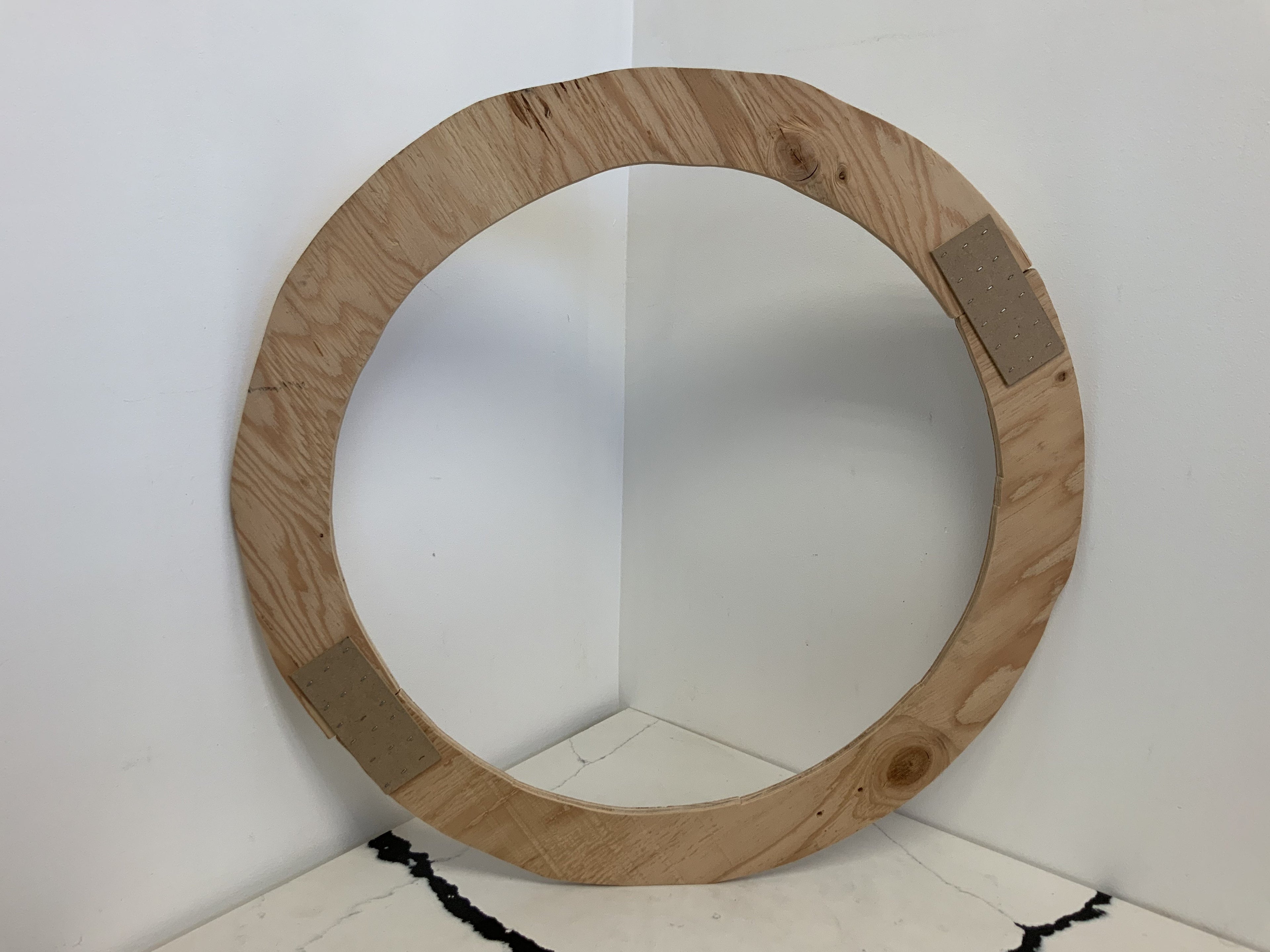 27” wood wreath